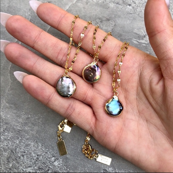 ❣️Last One❣️Dainty Peacock Pearl 22k Gold Necklace - Picture 5 of 7